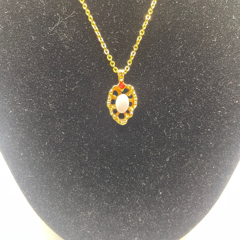 Vintage gold and silver contemporary necklaces - Picture 3 of 13